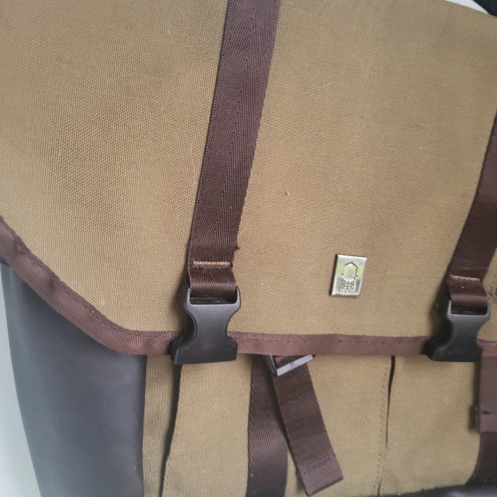 Brooklyn Industries Stylish Tan and Brown Messenger Bag